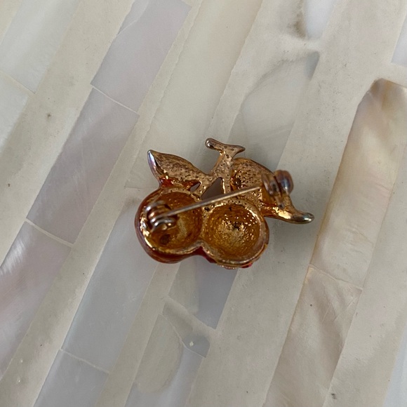 Cherry brooch - Picture 2 of 2